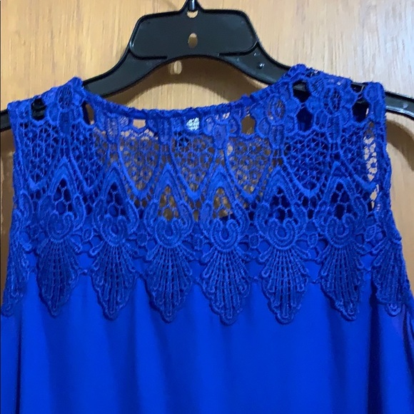 Gorgeous size L blue top with lace details - Picture 3 of 3
